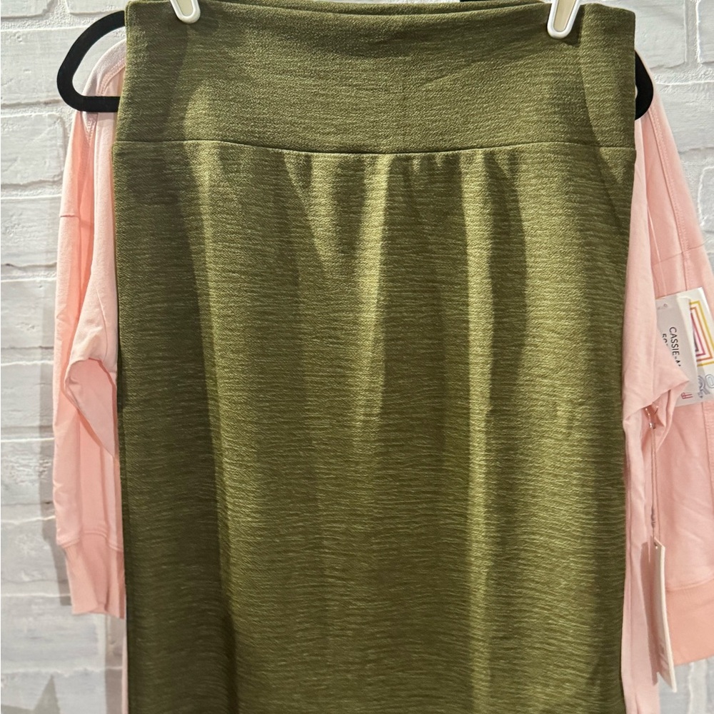LuLaRoe Cassie pencil skirt